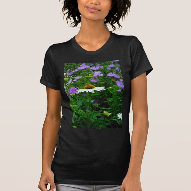 T-shirts Flor de Cone branca, flores roxas e mariposas (Frente)