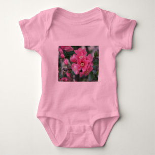 T-shirts Flor de Quince em Flor Rosa na Primavera