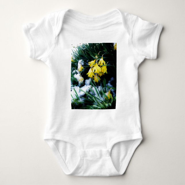 T-shirts Flores amarelas Daffodils na neve (Frente)