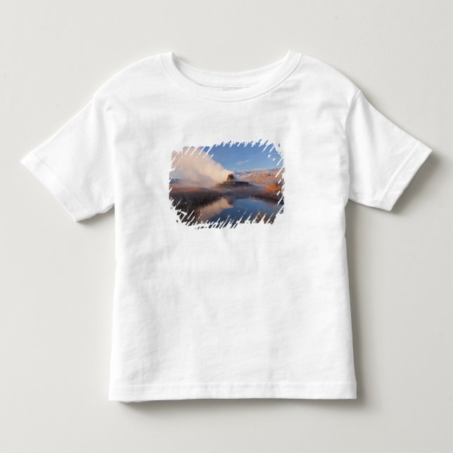T-shirts Fly Geyser com Granite Range de cumes nevados (Frente)