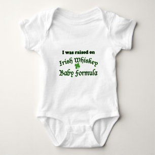 T-shirts Fórmula de bebê irlandesa do uísque
