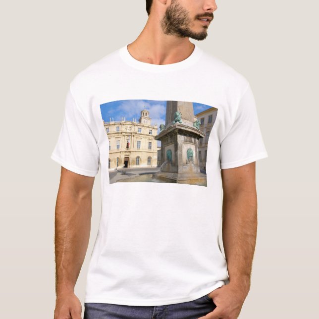 T-shirts França, Arles, Provença, Place de la (Frente)