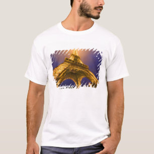 T-shirts França, Paris. Olhando para cima a partir da base