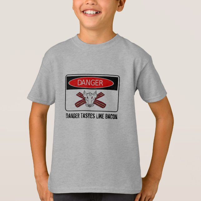 T-shirts Gostos Perigosos Como Bacon (Frente)