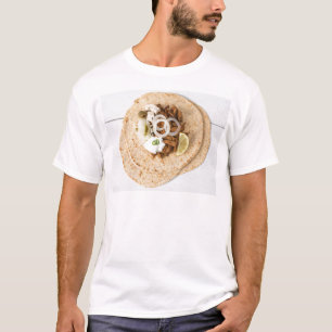 T-shirts Gyros pita com tzatziki coleslaw azeitonas e feta