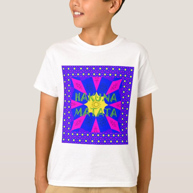 T-shirts Hakuna Matata Belos Design de Cores Incríveis (Frente)