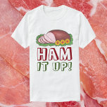 T-shirts HAM IT UP Funny Ugly Christmas Sweater Party<br><div class="desc">A camiseta apresenta uma ilustração original de um presunto de férias esmaltado numa plataforma com ananases. HAM IT UP é impresso por baixo em uma fonte alegre e verde, com MERRY CHRISTMAS por trás. Excelente para uma festa de suéter feia! Este design também está disponível em outros produtos. Muitas ilustrações...</div>