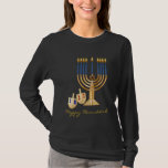 T-shirts Hanukkah feliz<br><div class="desc">T longo de Hanukkah da Capa das senhoras o t-shirt clássico da longo-Capa, feito apenas para mulheres. Preshrunk 5, 0 onças 100% penteou, algodão anel-girado, malha super-macia do jérsei do bebê. Coverstitched 3/4" abertura da bainha e da luva da parte inferior. O costume contornou o ajustado. Feito por Bella. Importado....</div>