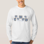 T-shirts Hawaiian Holly Hanukkah Blue Floral<br><div class="desc">Hau’oli Hanukaha é Hawai'ian por Happy Hanukkah! Esta ilustração mostra uma interpretação tropical do holly em cores de Chanucá e gradientes sutis. A inscrição é feita com neve para uma surpresa adicional. O gráfico principal está na frente,  enquanto há um pequeno gráfico companheiro na parte de trás da camiseta.</div>