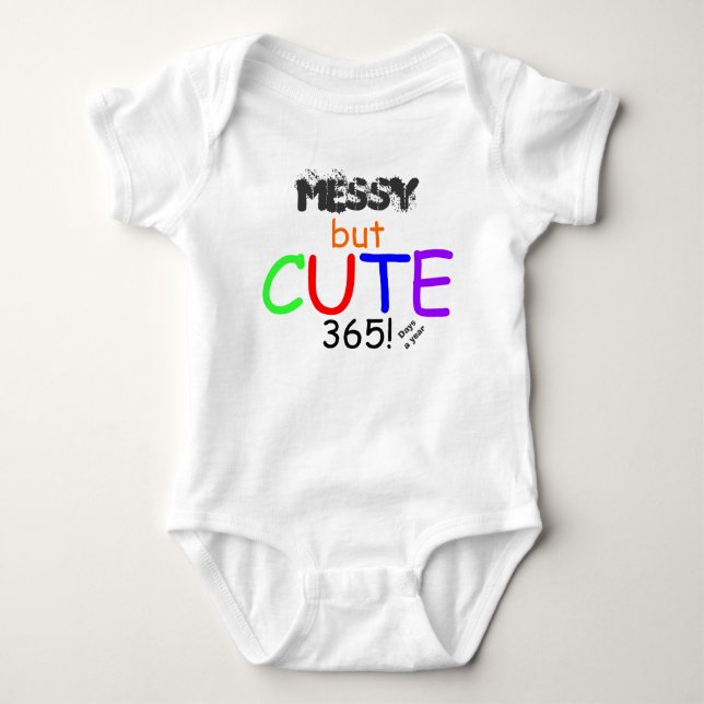 T-shirts Humor de Bebê Bagunçado Mas Fofo (Frente)