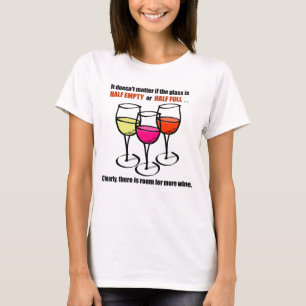 T-shirts Humor meio vazio de vidro do vinho