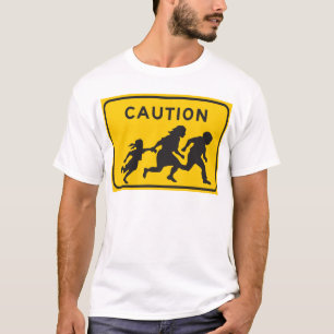 T-shirts Imigrantes ilegais que cruzam o sinal da estrada