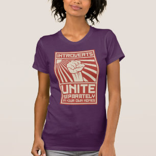 T-shirts Introverts unem-se separada em suas próprias casa
