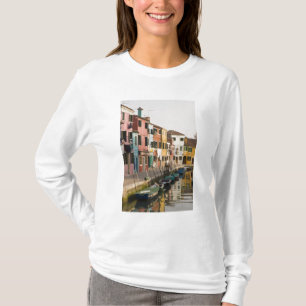 T-shirts Itália, Burano. Casas coloridas alinham um