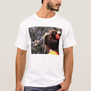 T-shirts Japão, Quioto. Vista traseira de geisha