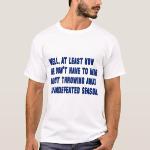 T-shirts Jogando Fora de uma Estação Invencível