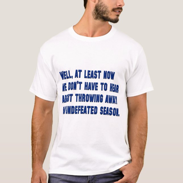 T-shirts Jogando Fora de uma Estação Invencível (Frente)
