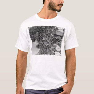 T-shirts Kavirondos com lanças e fotografia dos protetores
