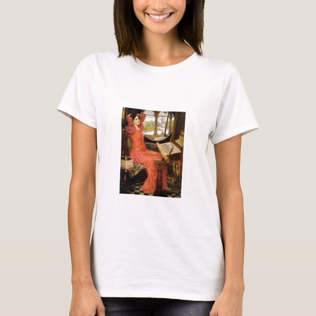 T-shirts Lady Shalott Sentada em Sua Mesa (Frente)