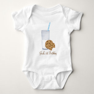 T-shirts leite e biscoitos