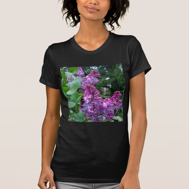 T-shirts Lilacs na flor (Frente)