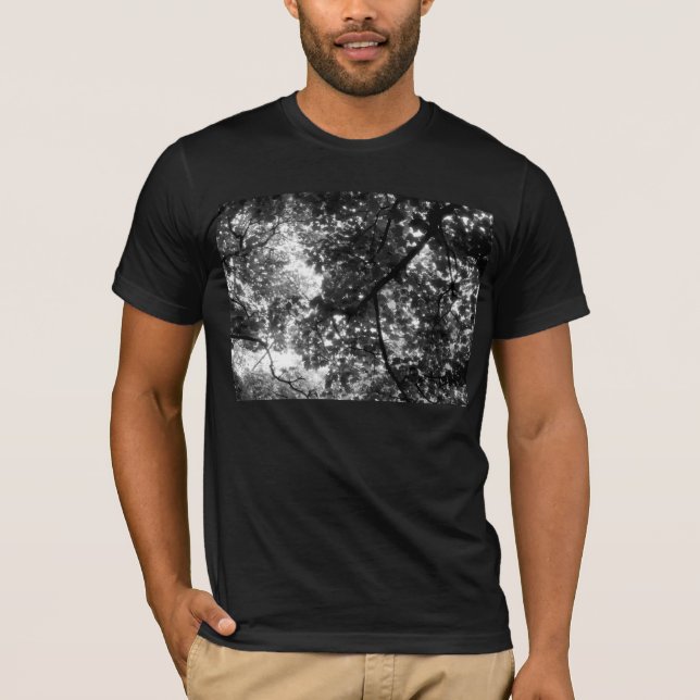 T-shirts Luz através das ramificações (Frente)