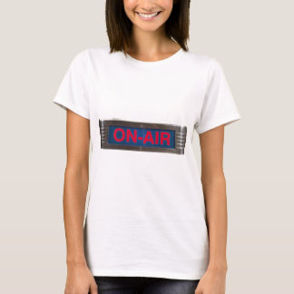 T-shirts Luz vermelha do Em-Ar do fulgor