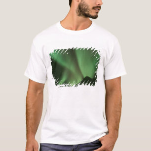 T-shirts luzes do norte, aurora boreal nos contrafortes de