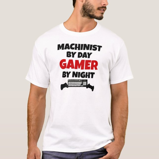 T-shirts Machinista por Day Gamer por Night (Frente)