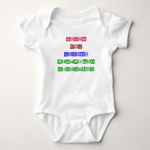 T-shirts Mamãe e pequena dedução fiscal do Pai