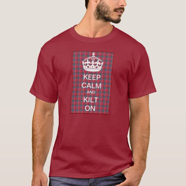 T-shirts Mantenha a calma e o Kilt sobre (Frente)