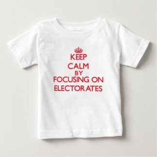 T-shirts Mantenha a calma focalizando em ELEITORADOS