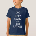 T-shirts Mantenha calmo e coma Latkes<br><div class="desc">Uma fora-batida mas apropria perfeitamente o design para Hanukkah: "Mantenha calmo e coma Latkes."</div>