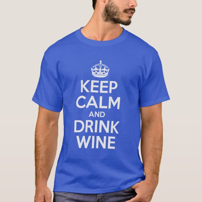 T-shirts Mantenha vinho calmo e da bebida (Frente)