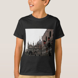 T-shirts Marca de Rua ao quadrado e Basilica