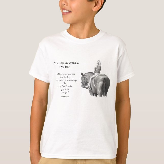 T-SHIRTS MENINA NO CAVALO: VERSO DA BÍBLIA: ARTE DO LÁPIS (Frente)