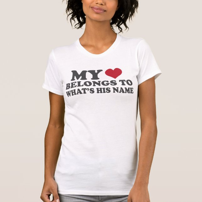 T-shirts Meu amor pertence a o que é seu nome (Frente)