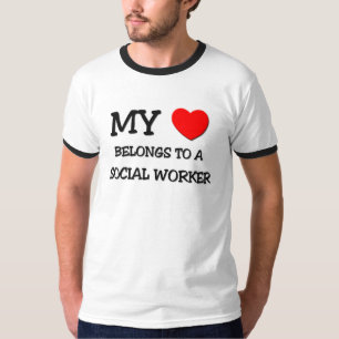 T-shirts Meu coração pertence a um ASSISTENTE SOCIAL