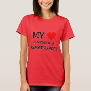 T-shirts Meu coração pertence a um HEMATOLOGIST