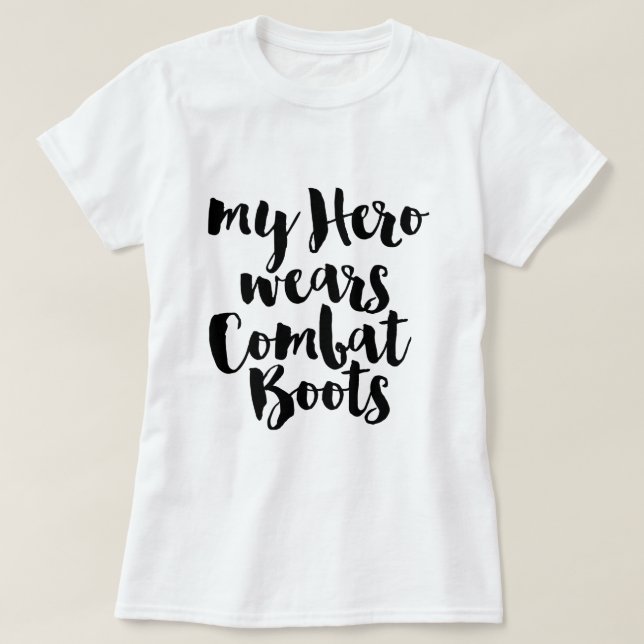 T-shirts Meu Herói Veste Combater Boots (Frente do Design)