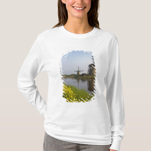 T-shirts Moinhos de vento ao longo do canal em Kinderdijk, (Frente)