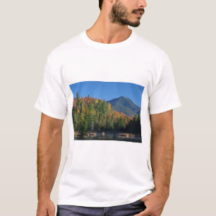 T-shirts Montanha Whiteface sobre Pequeno Pond de Cherrypat