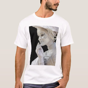 T-shirts Mulher mímica atuando na esquina