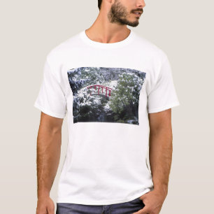 T-shirts N.A., EUA, Washington, Seattle. Ponte da lua em 2