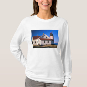 T-shirts NA, EUA, Maine.  Farol de West Quoddy perto