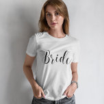 T-shirts Na moda Script Bride<br><div class="desc">Trendy e design de festas de noiva.</div>