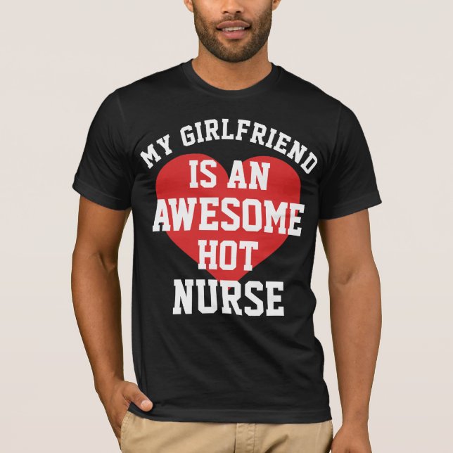 T-shirts Namorada da enfermeira (Frente)
