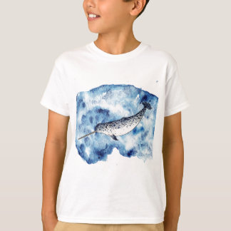 T-shirts Narwhal em um respingo do watercolour