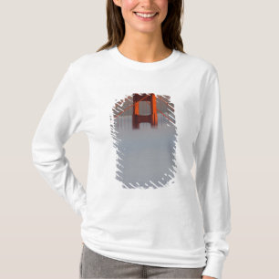 T-shirts Nevoeiro rola pela baía de São Francisco cobrindo 