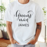 T-shirts Nome de Caligrafia do Padrinho no Casamento<br><div class="desc">Vista os padrinhos com estilo com esta camiseta de caligrafia de pincel ousado com "Padrinho" em letra maiúscula e um primeiro nome personalizável. Uma lembrança divertida de monograma para festas de despedida de solteiro, jantares de ensaio e fotos do dia do casamento. Edite o nome para personalizar para cada membro...</div>